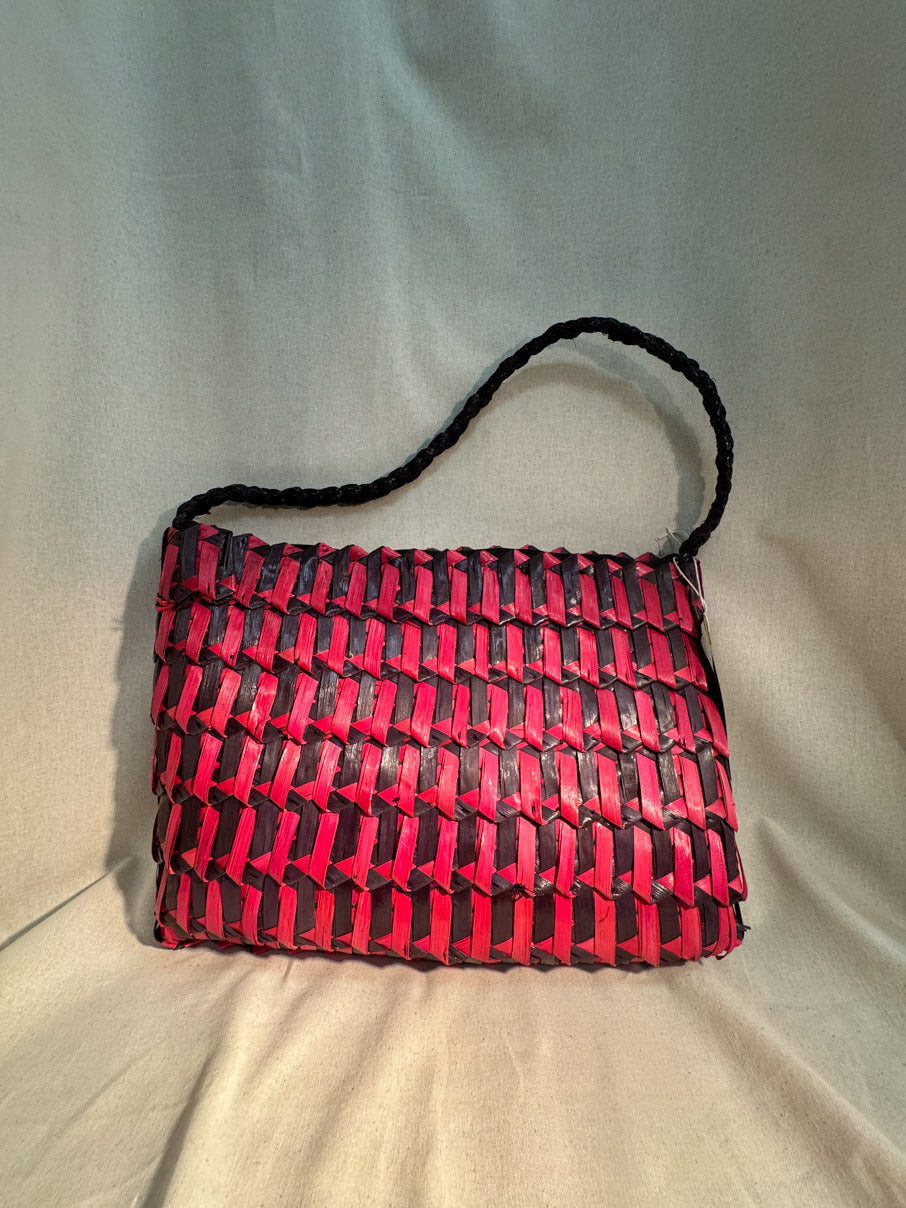 Woven shoulder bag
