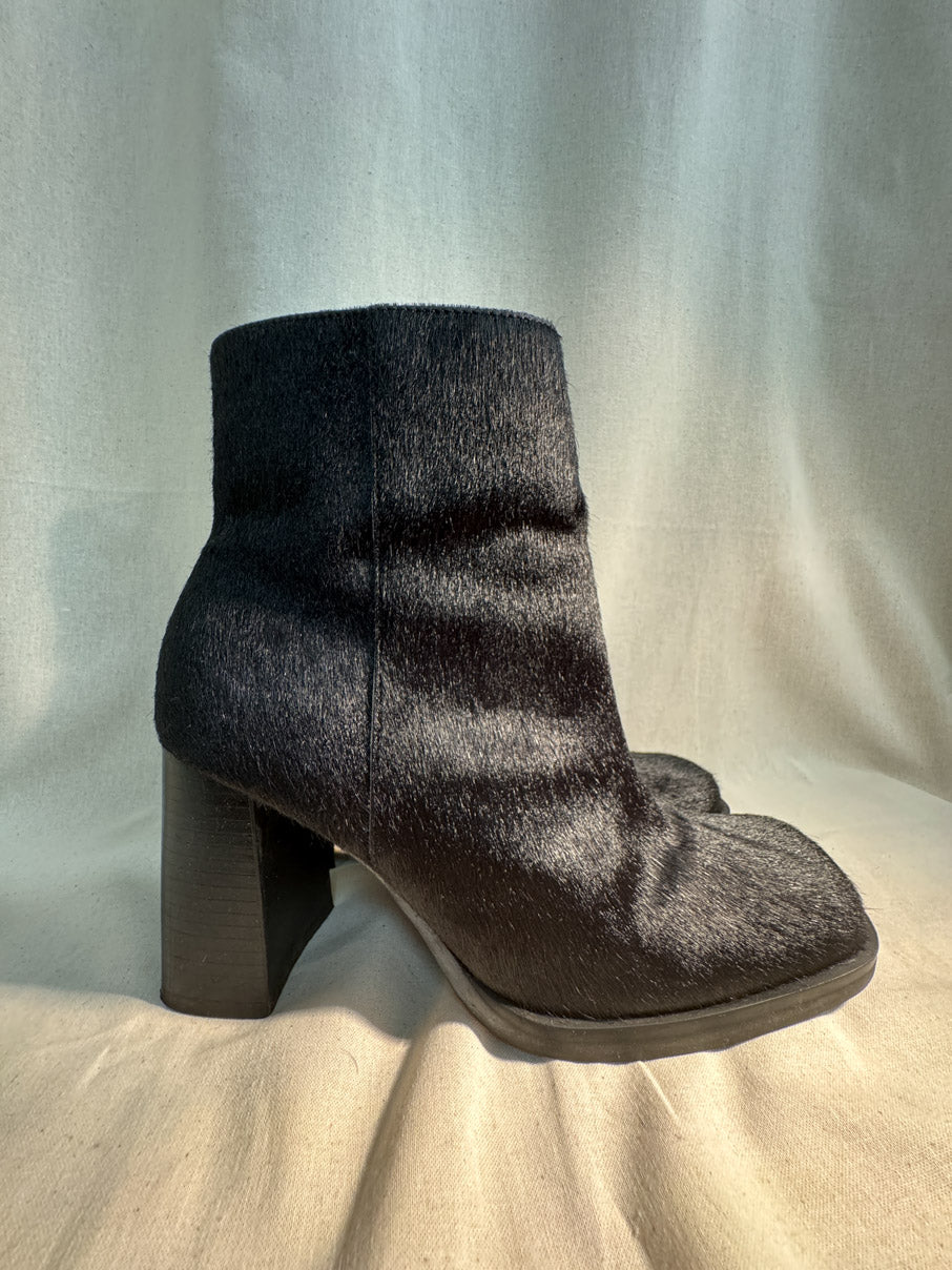 Black ponyhair heeled boots (4)