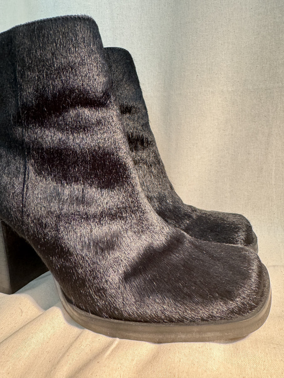 Black ponyhair heeled boots (4)