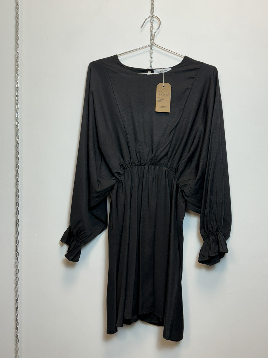 Batwing mini dress (M)