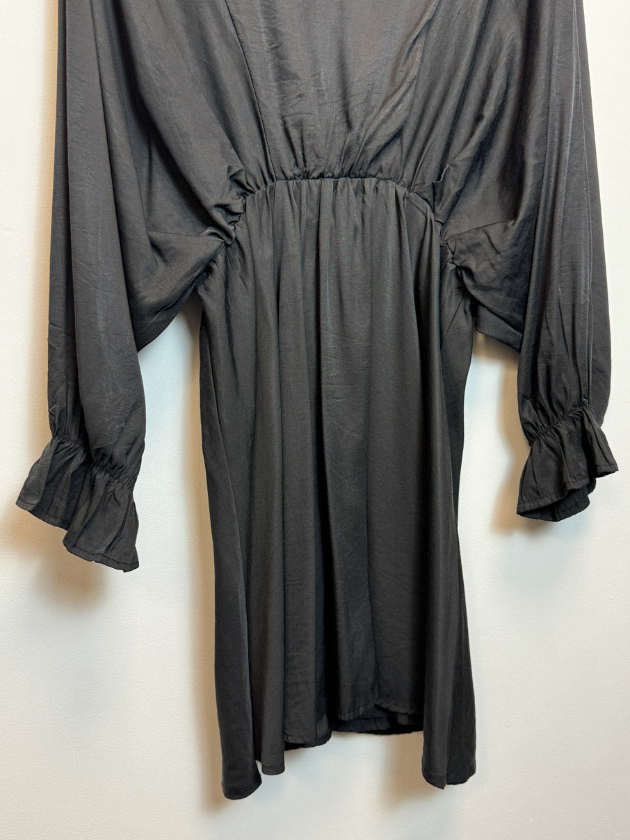 Batwing mini dress (M)
