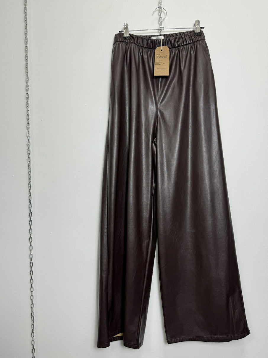 Faux leather wide leg trousers (M)