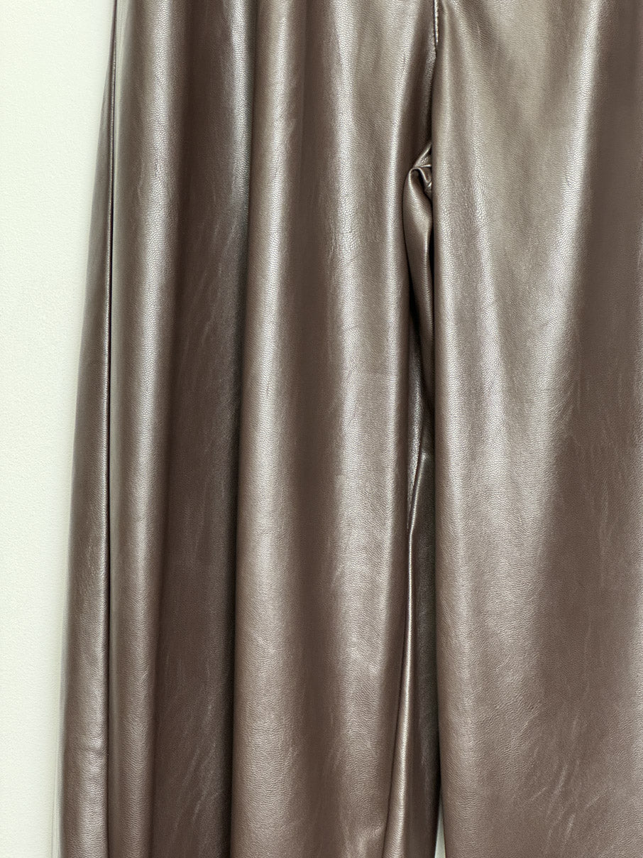Faux leather wide leg trousers (M)