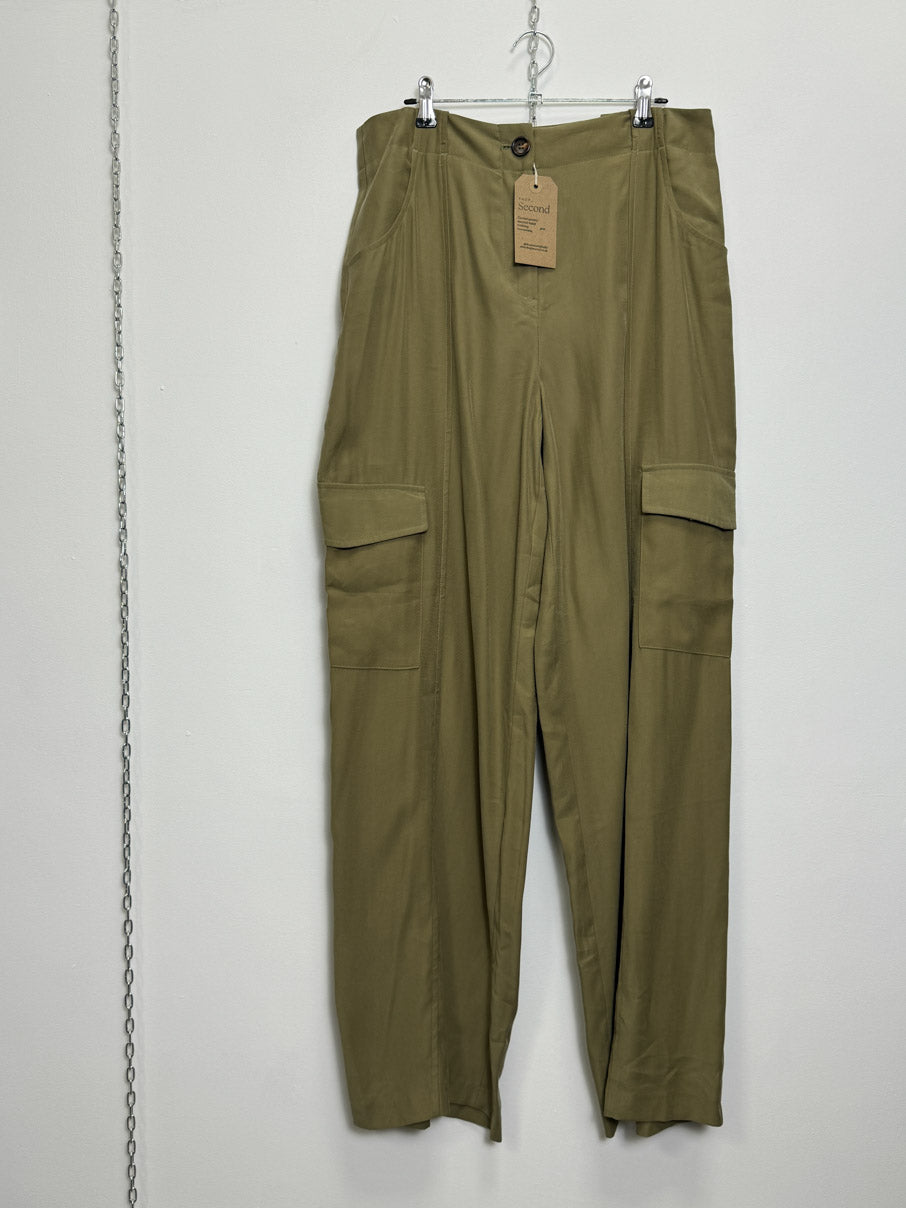 Wide leg cargo pants (M)
