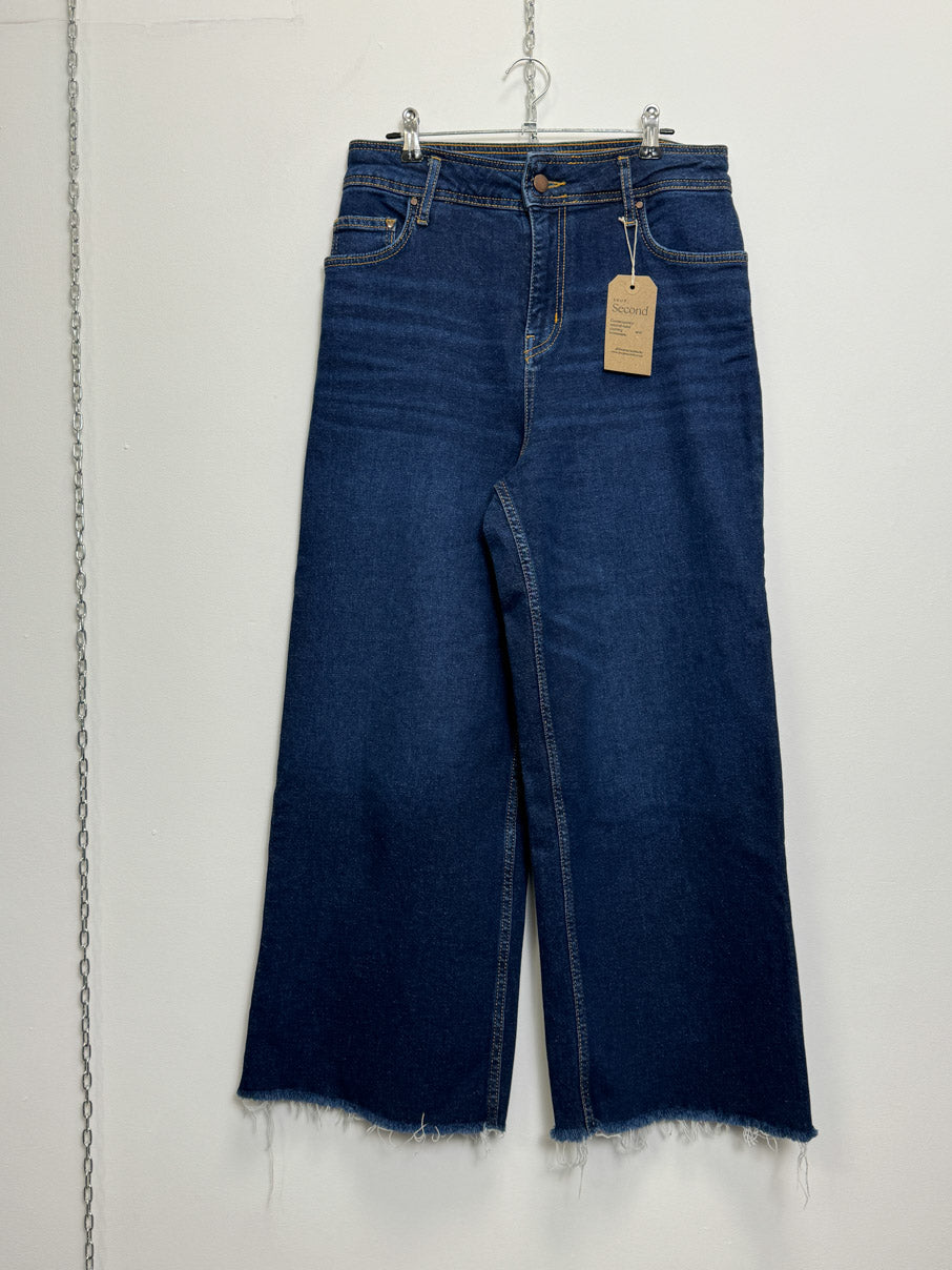 Wide leg raw hem jeans (M)