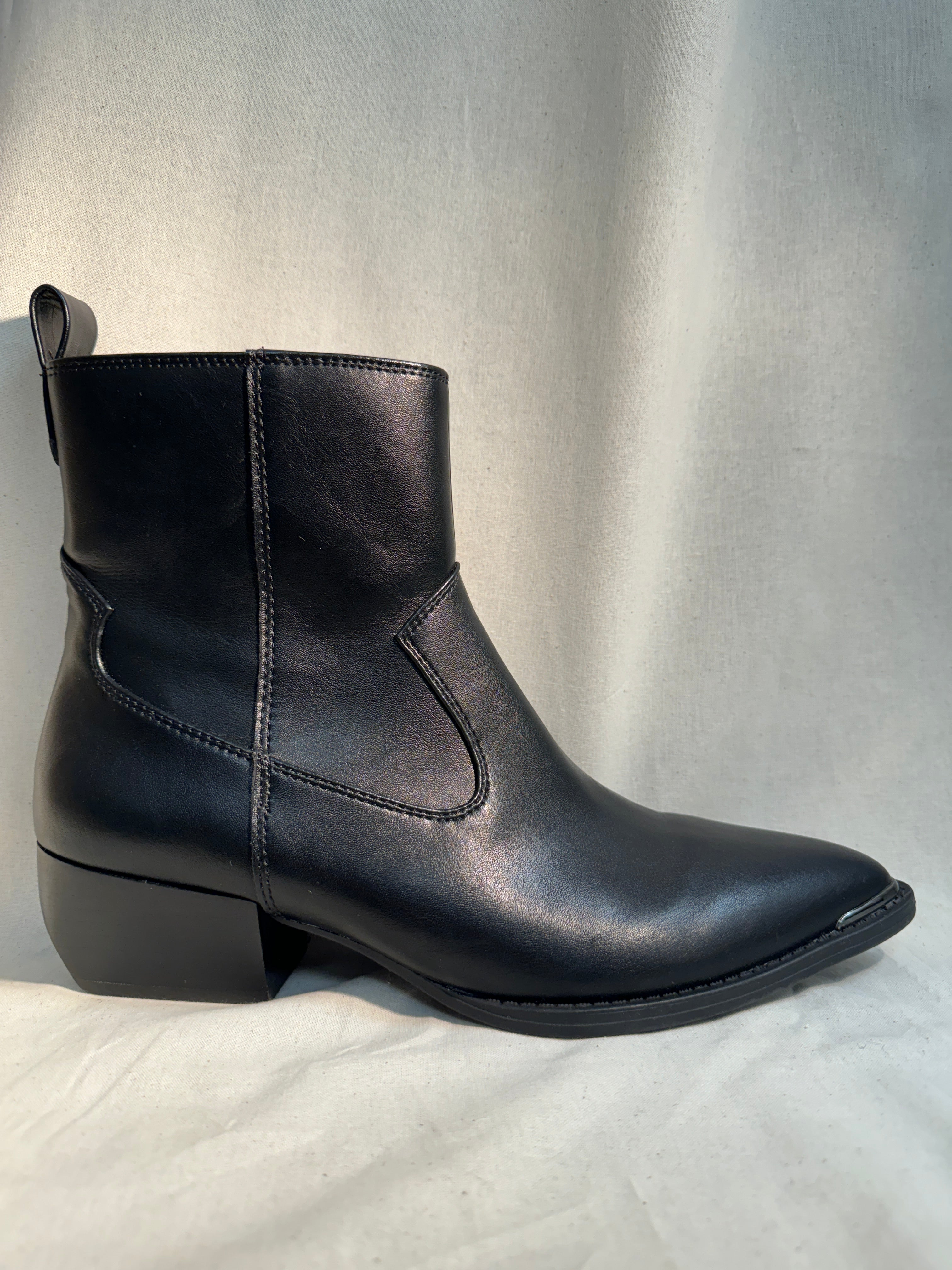 Western ankle boots (6)