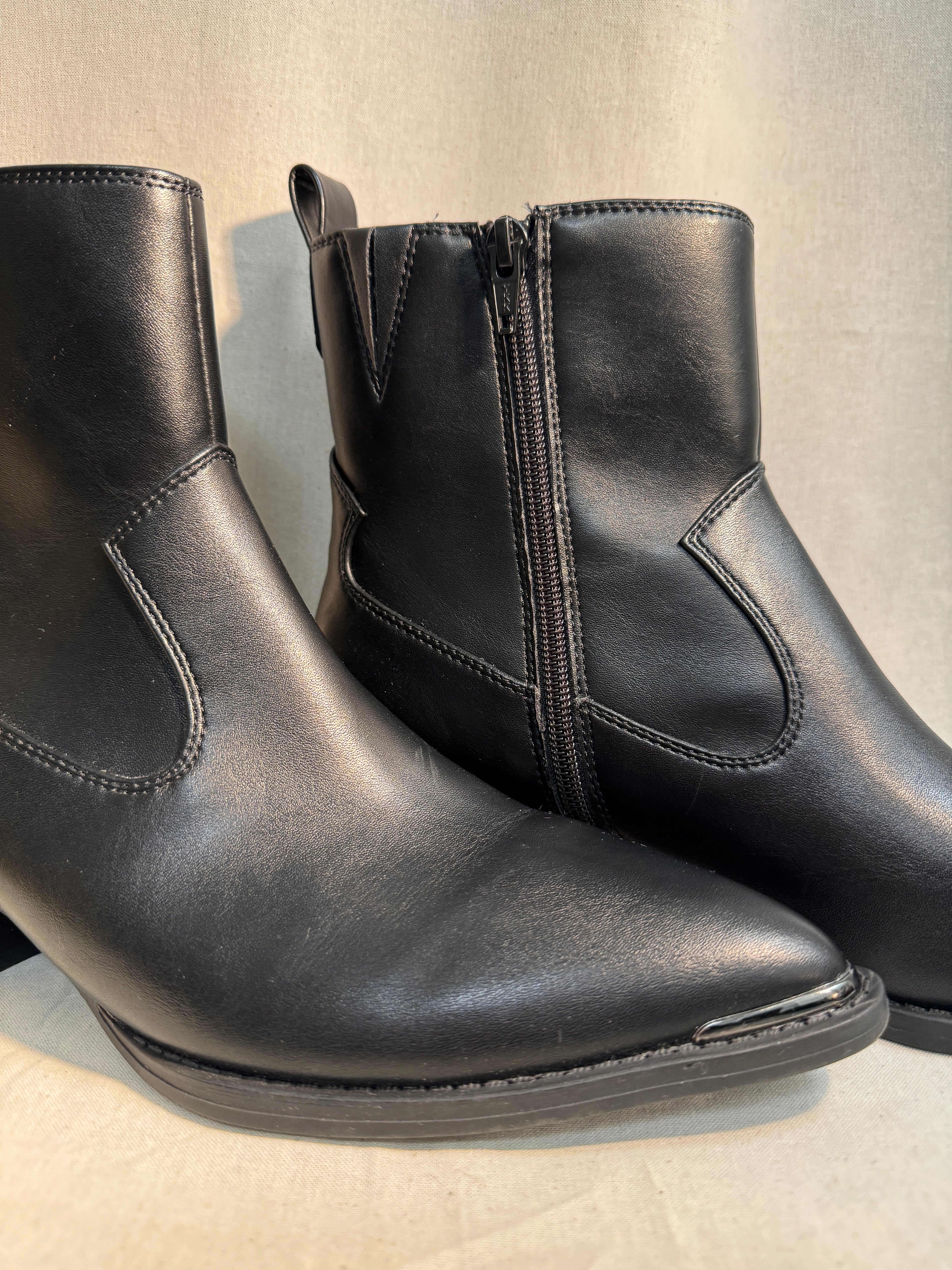 Western ankle boots (6)