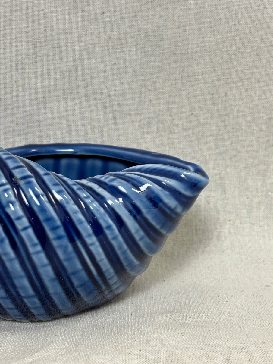 Blue shell ceramic pot