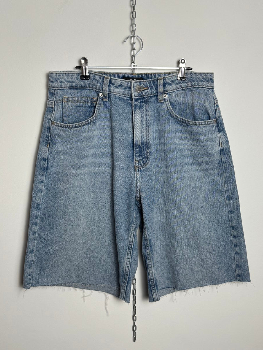 Denim cut off jean shorts (M)