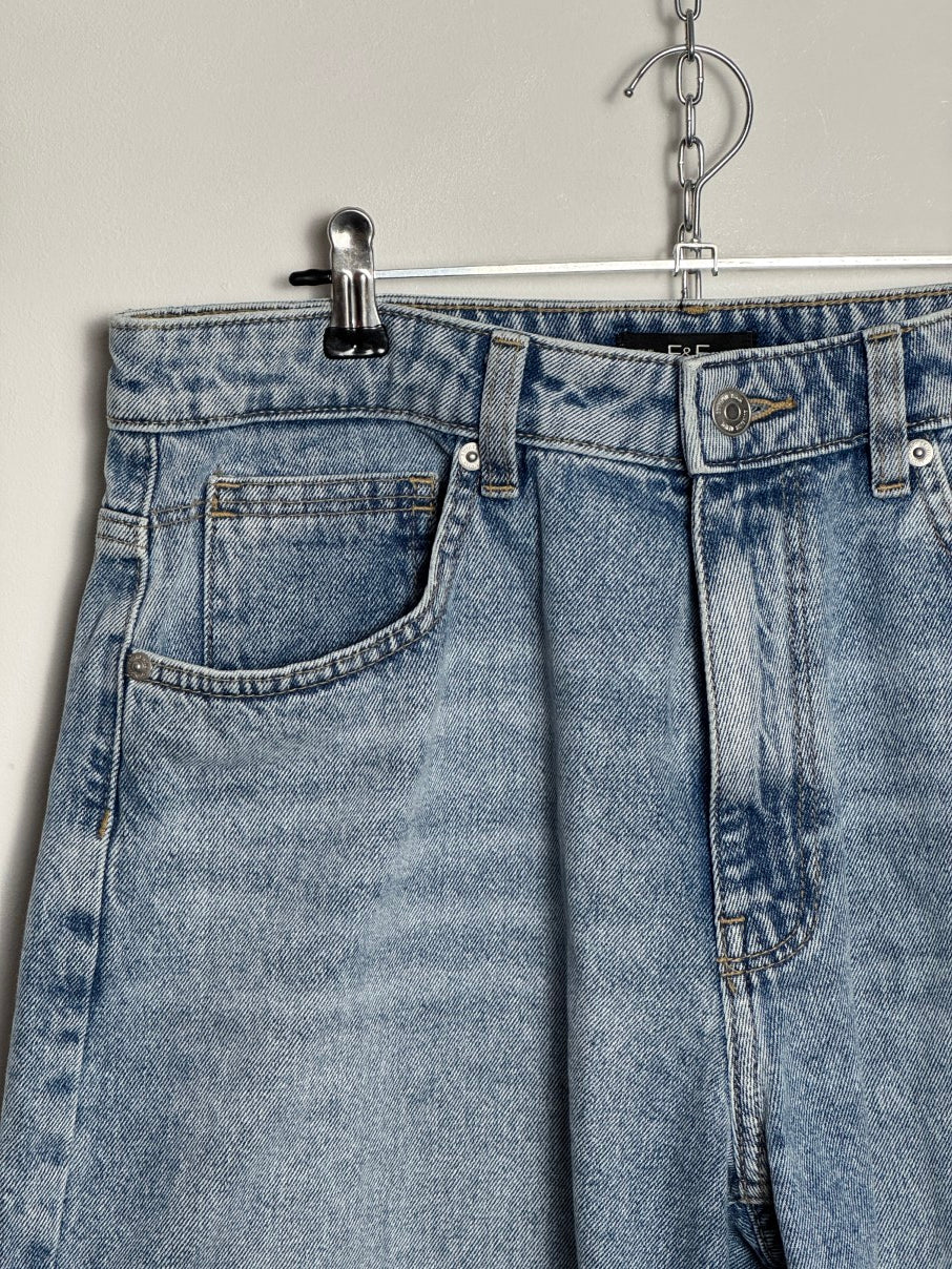 Denim cut off jean shorts (M)