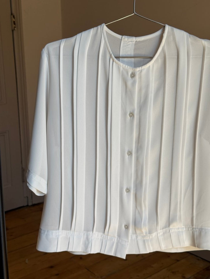 Boxy cropped vintage short sleeved shirt (M)