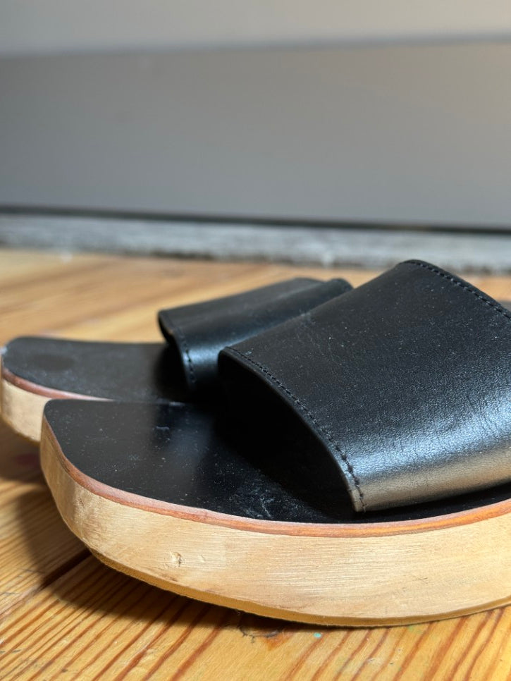 Wooden sole slip on sandals (6)