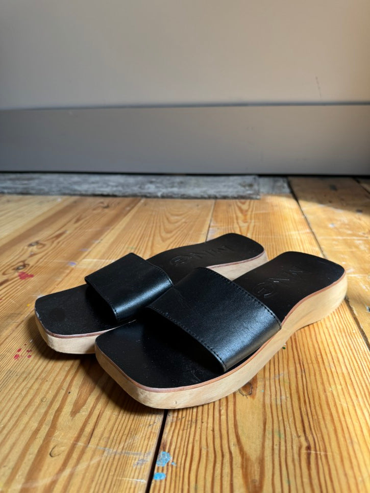 Wooden sole slip on sandals (6)