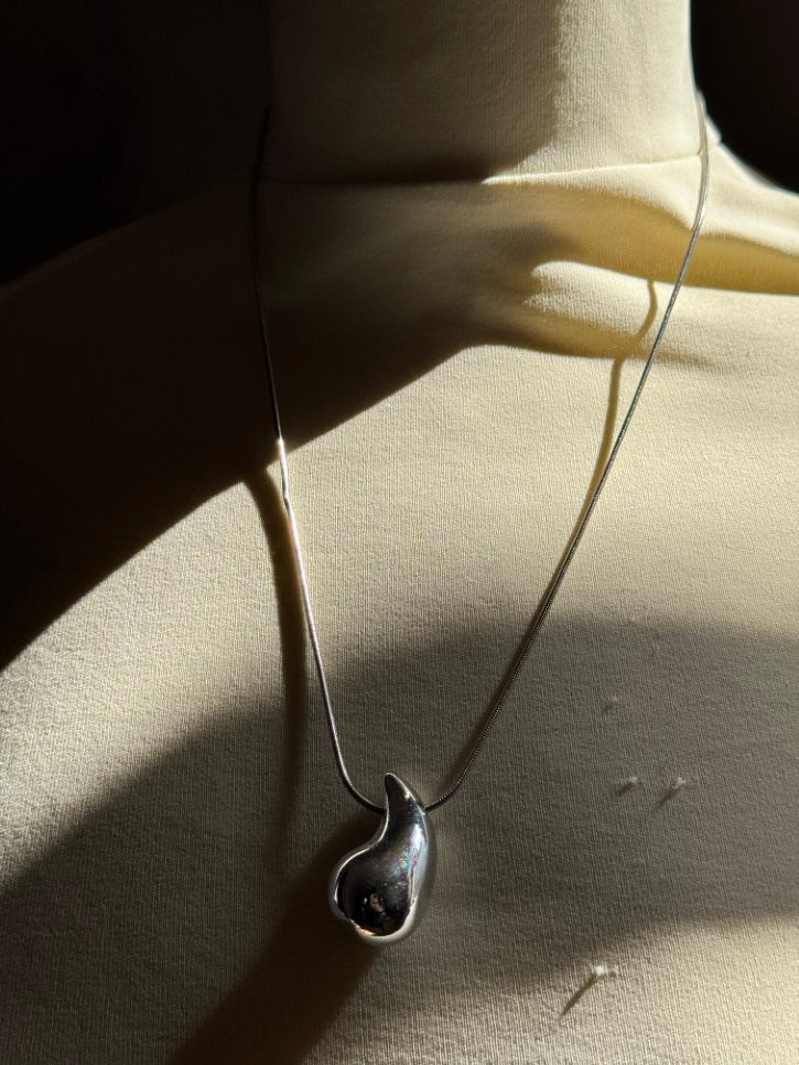 Teardrop necklace