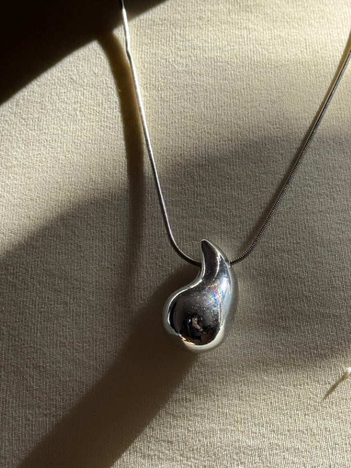 Teardrop necklace