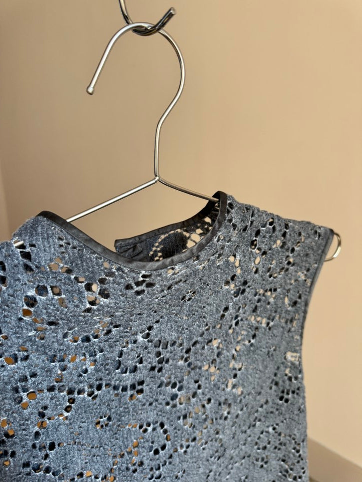 Crochet sleeveless top (M)