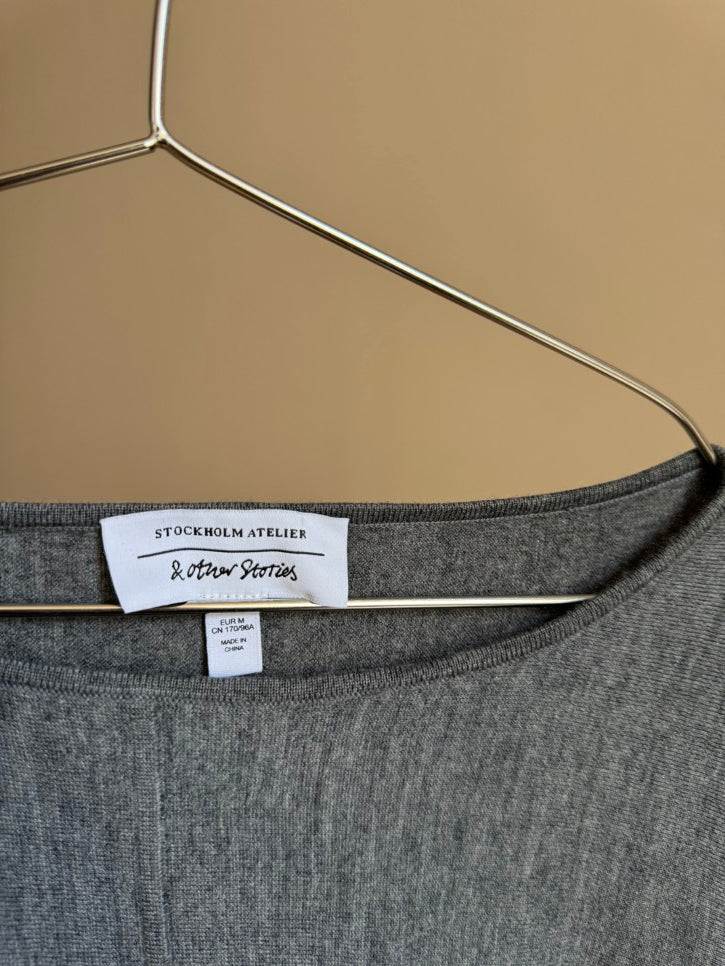 Grey 100% wool jumper (S / M)