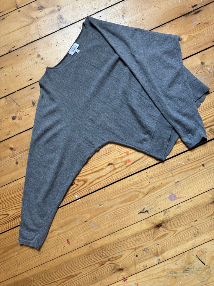 Grey 100% wool jumper (S / M)