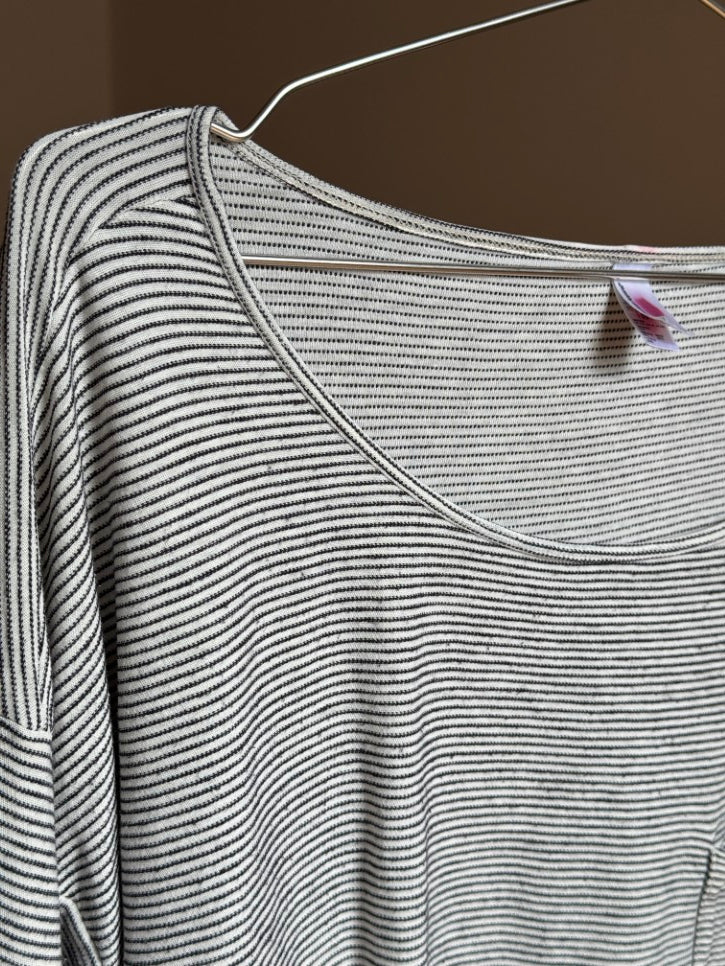 Oversized cropped boxy long sleeve tshirt (OS)