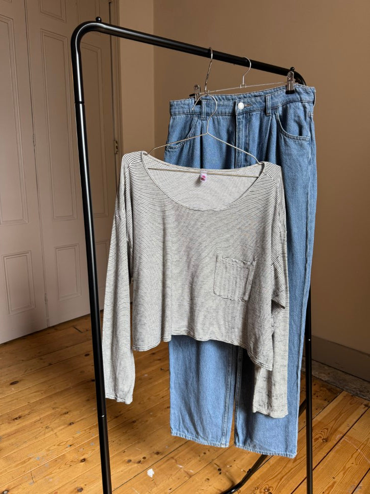 Oversized cropped boxy long sleeve tshirt (OS)
