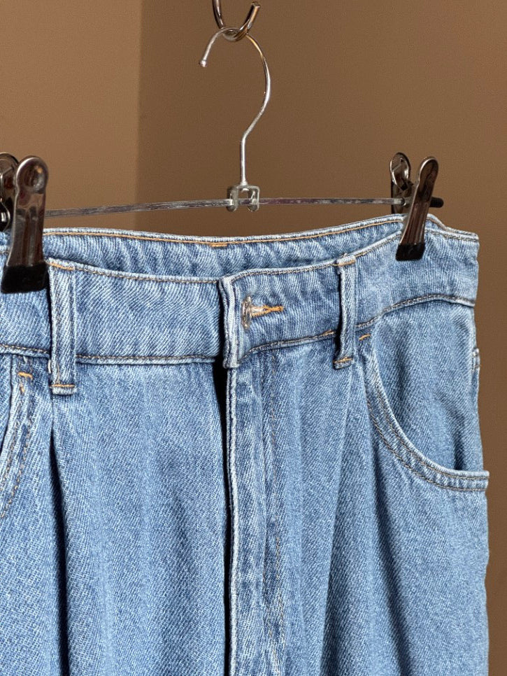 Balloon / barrel leg light jeans