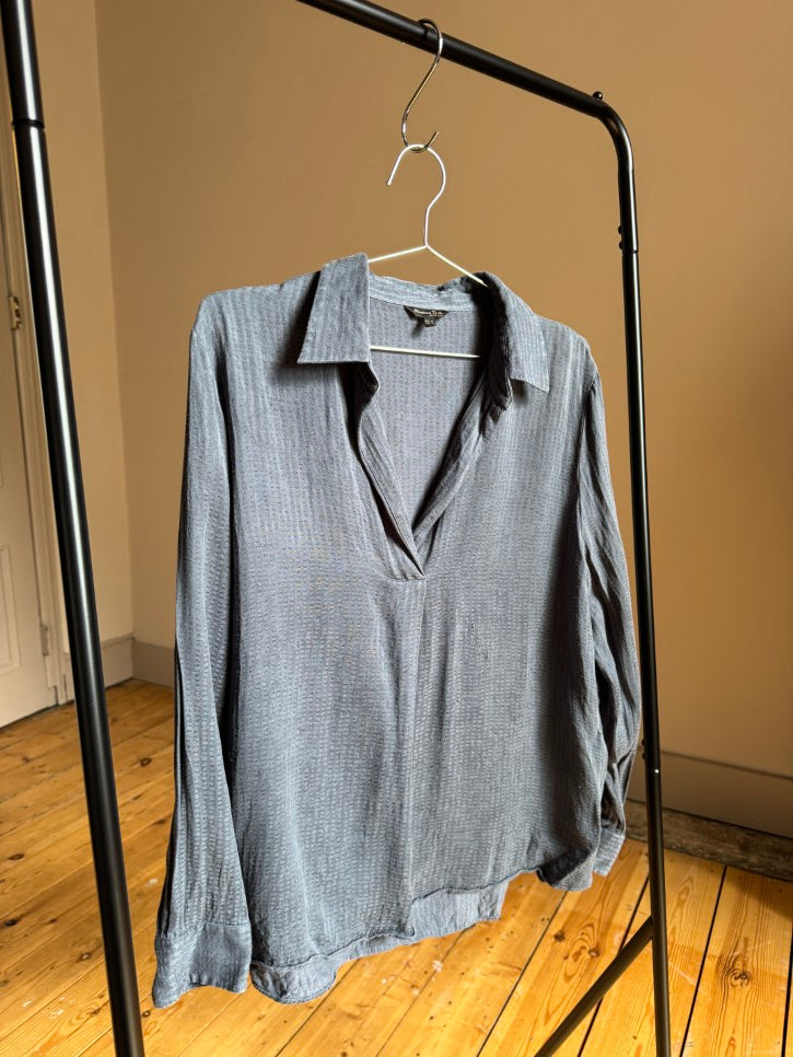 V neck blouse (M)