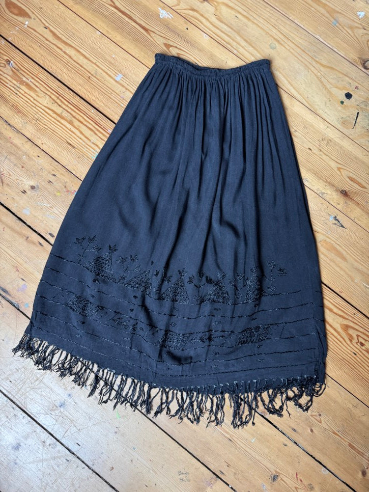 Tasseled midi skirt with embroidery (M)