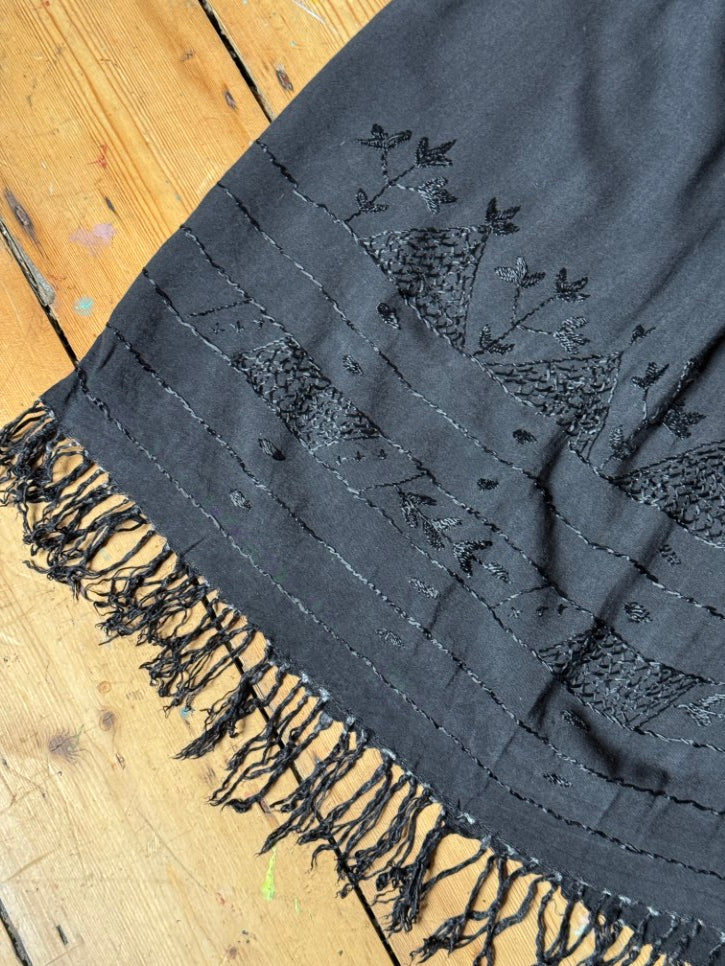 Tasseled midi skirt with embroidery (M)