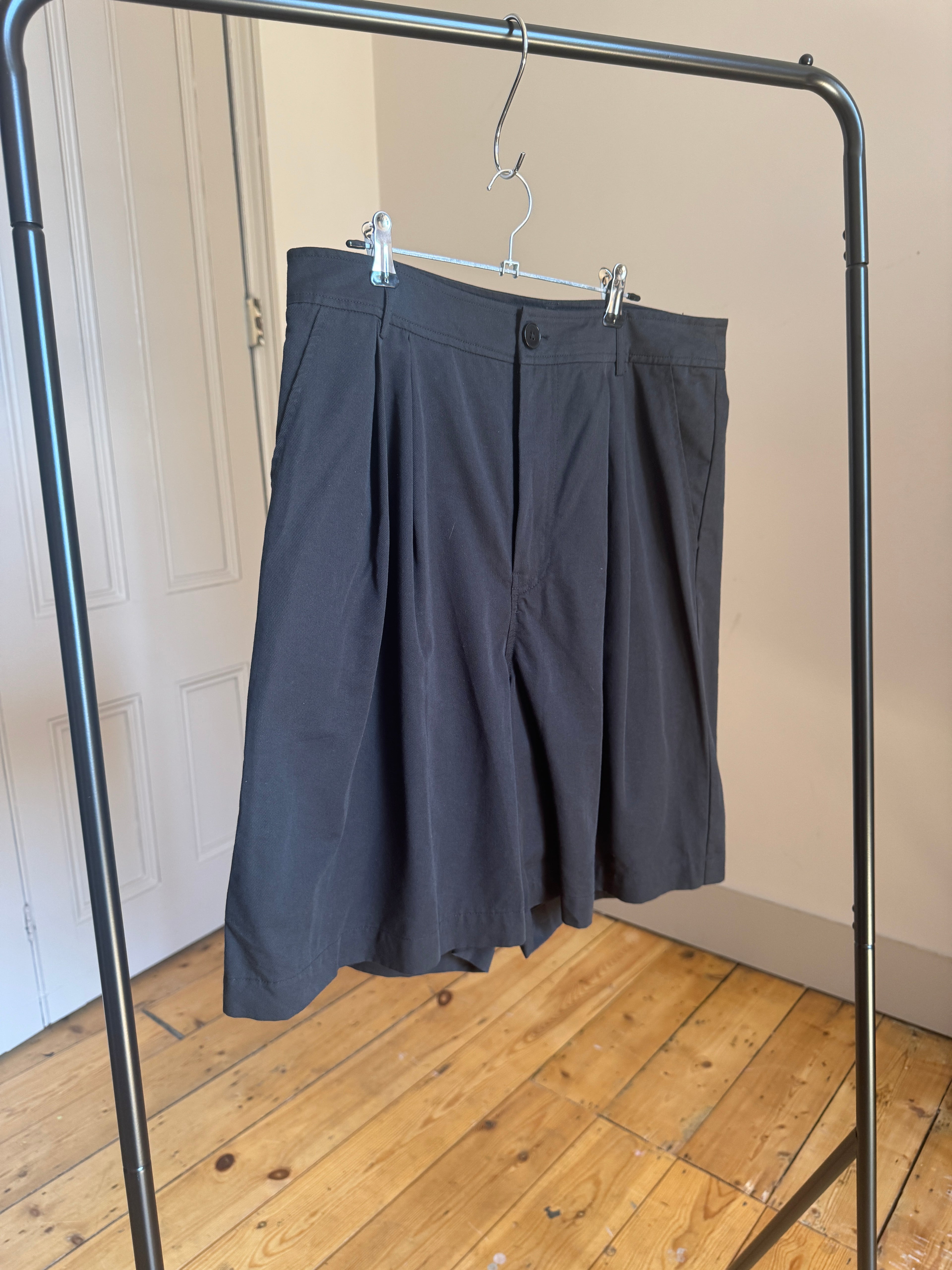 Tailored long shorts (M)
