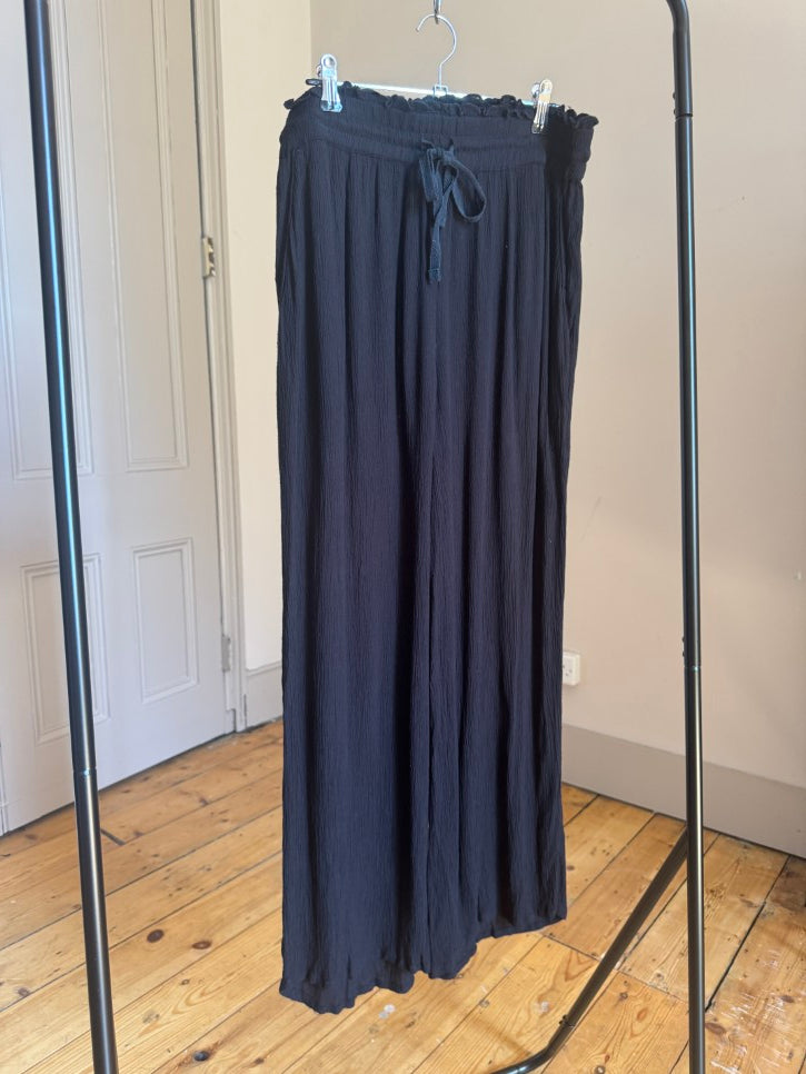 Textured wide-leg elasticated waist trousers (M)