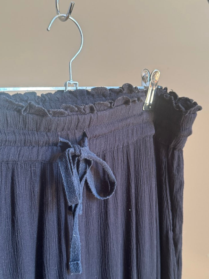 Textured wide-leg elasticated waist trousers (M)