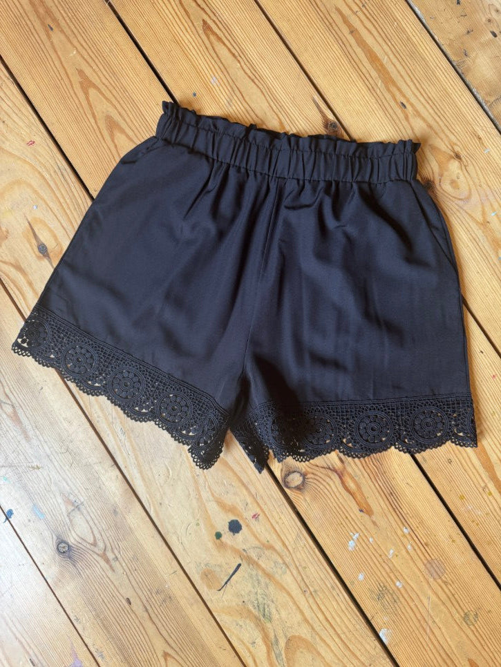 Crochet / lace trim shorts (M)