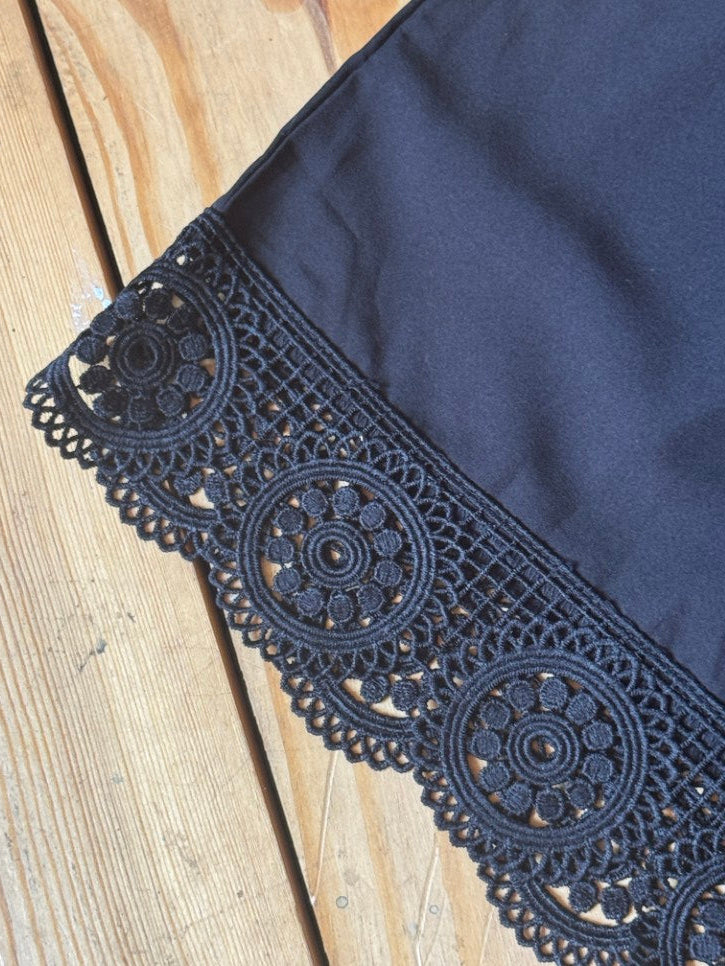 Crochet / lace trim shorts (M)