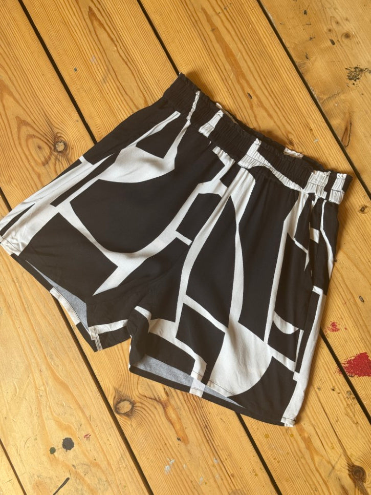 Geometric print elasticated waist shorts (S)