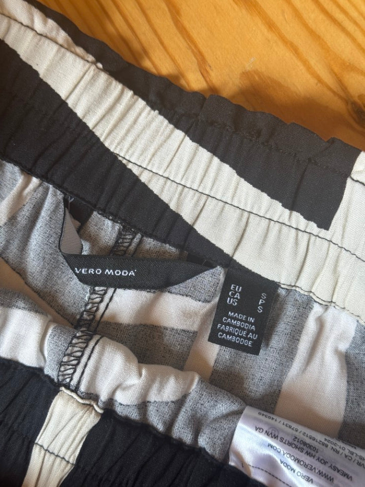 Geometric print elasticated waist shorts (S)