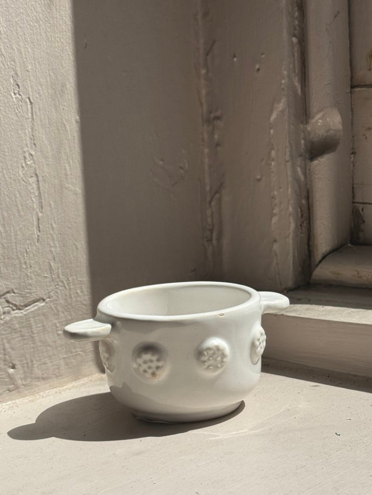 Pinch pot