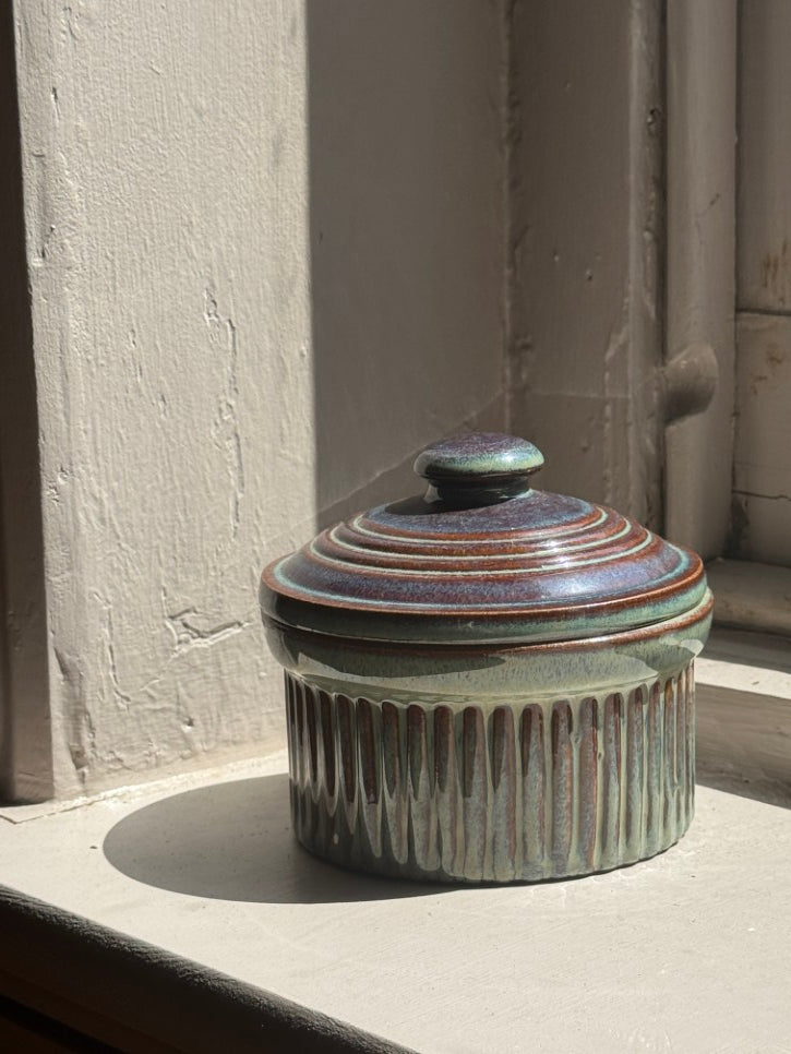 Ceramic ramekin with lid