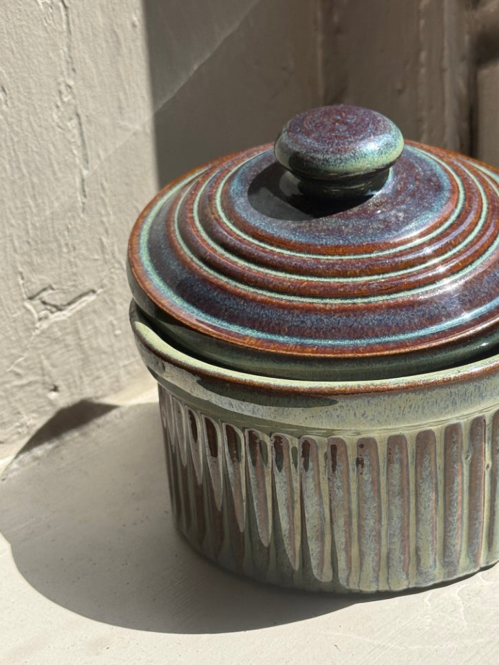 Ceramic ramekin with lid