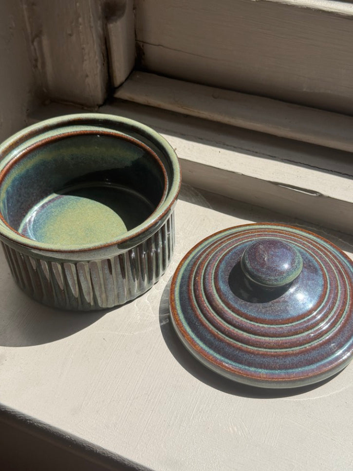 Ceramic ramekin with lid